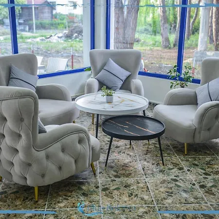 Otel Blue Balcony Golem (Tirana)